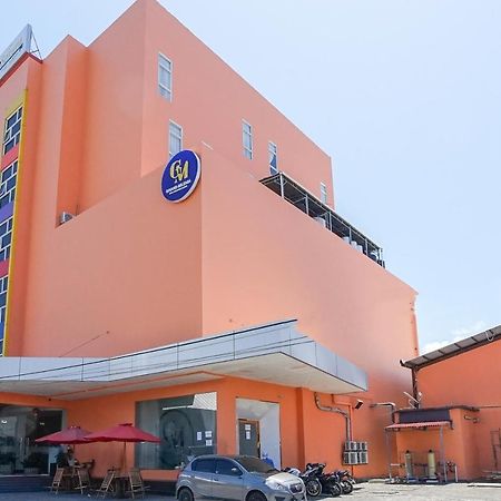 Hotel Royal Manado Exterior photo